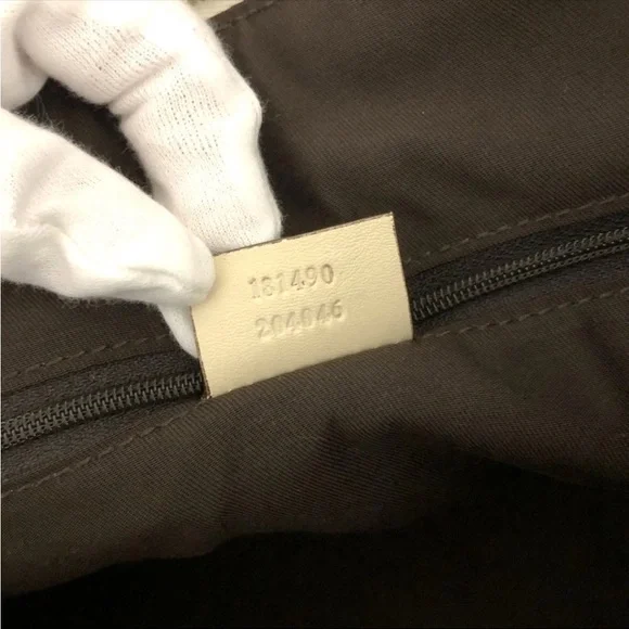 Gucci Duchessa Leather Boston Bag Cream Bow Crest Charm Top Handle. (COA). - Picture 14 of 15